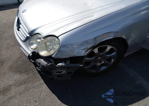 2004 Mercedes-Benz Clk 320 из США, поврежденный, VIN WDBTK65G14T013939